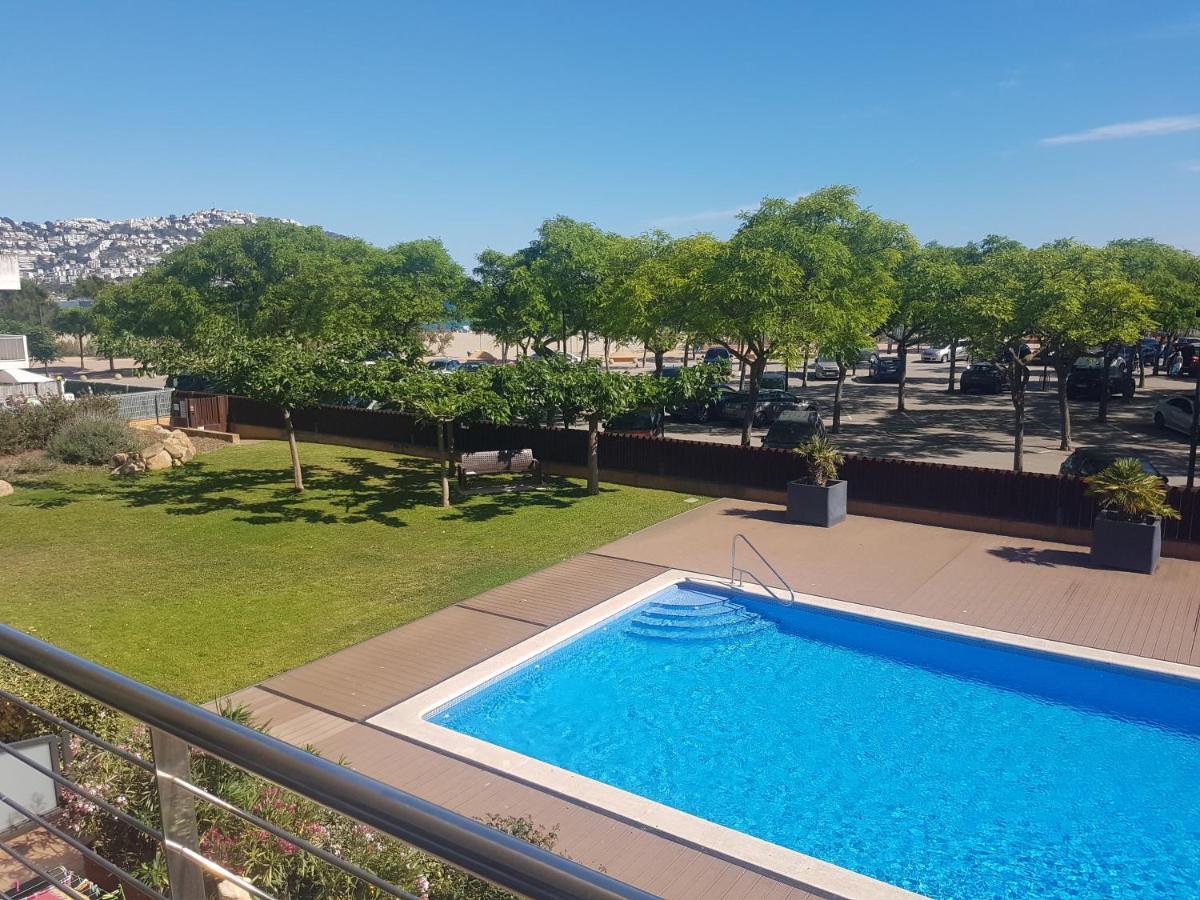 Beautiful Apartment 75M2 With View At The Beach, Pool, Parking Roses Zewnętrze zdjęcie
