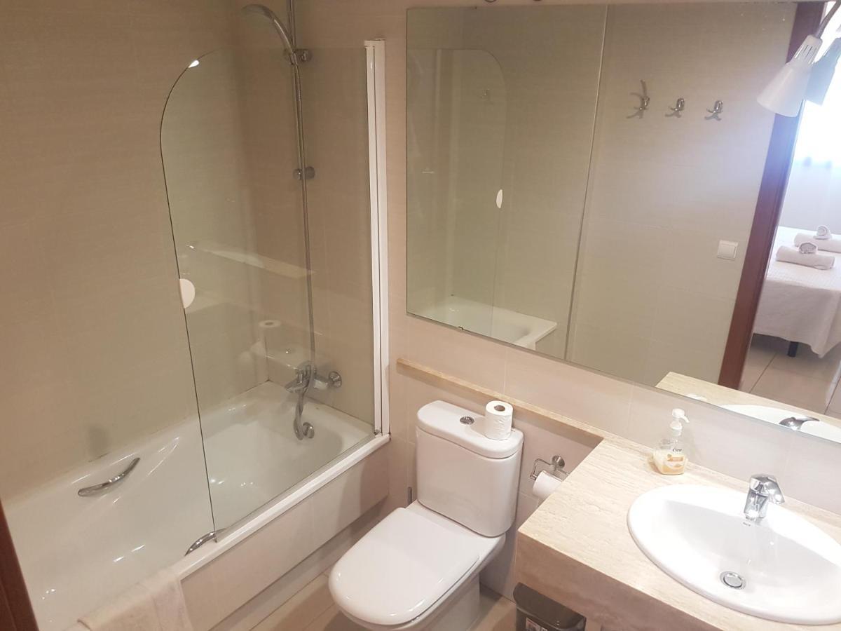 Beautiful Apartment 75M2 With View At The Beach, Pool, Parking Roses Zewnętrze zdjęcie