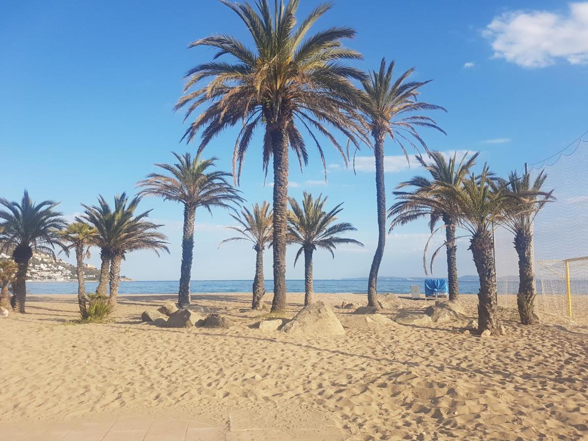 Beautiful Apartment 75M2 With View At The Beach, Pool, Parking Roses Zewnętrze zdjęcie