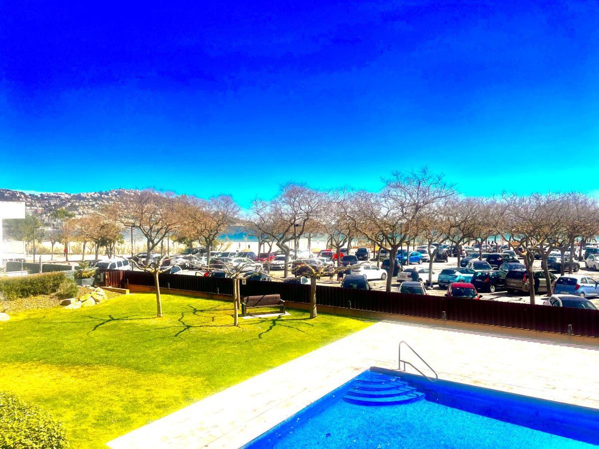 Beautiful Apartment 75M2 With View At The Beach, Pool, Parking Roses Zewnętrze zdjęcie